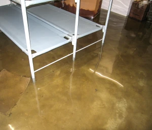 Der Boden nach einem Wasserschaden.